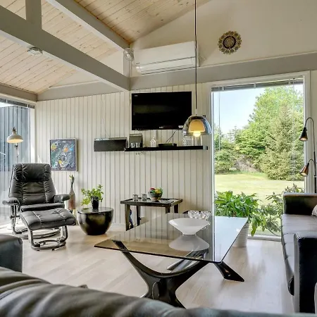 Holiday home Clarabelle - 700m From The Sea In Ne Jutland By Interhome