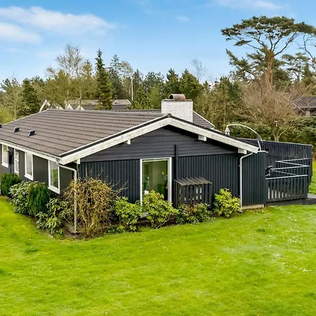 Clarabelle - 700m From The Sea In Ne Jutland By Interhome * Hals