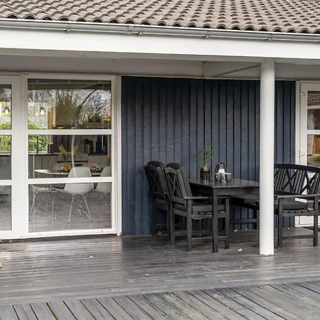Clarabelle - 700m From The Sea By Interhome * Hals