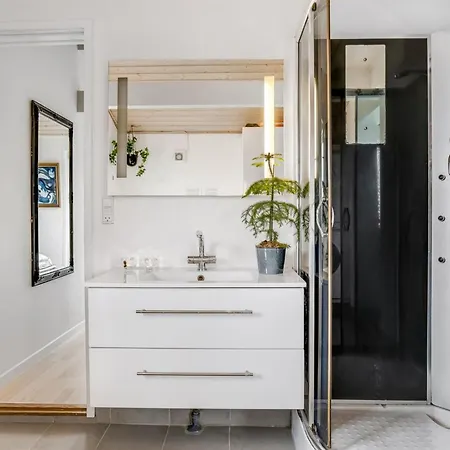 Clarabelle - 700m From The Sea By Interhome * Hals